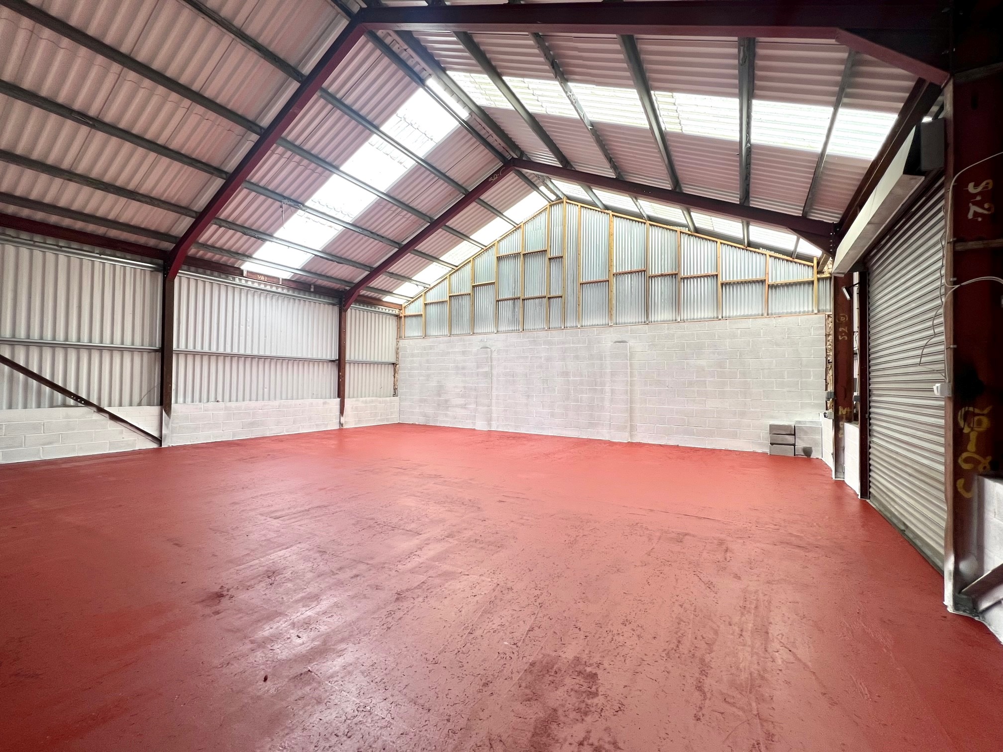 Industrial Unit in Pentre - photo 2
